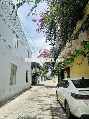 Cần bán nhà kho / Xưởng khu vực bến xe