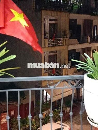 Căn góc siêu đẹp dân xây ở có việc cần bán hơn 4 tỉ