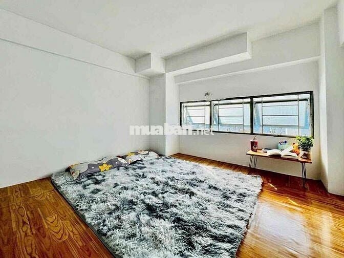 Cửa sổ thoáng full nội thất gác cao đi bộ qua Văn Lang