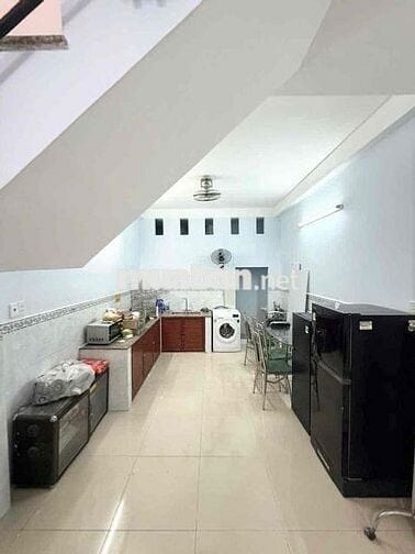 CHO THUÊ NHÀ 3 LẦU GIÁ 12,5 TRIỆU HẺM NGUYỄN THỊ THẬP QUẬN 7