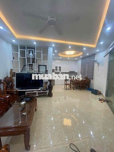 Căn góc siêu đẹp dân xây ở có việc cần bán hơn 4 tỉ