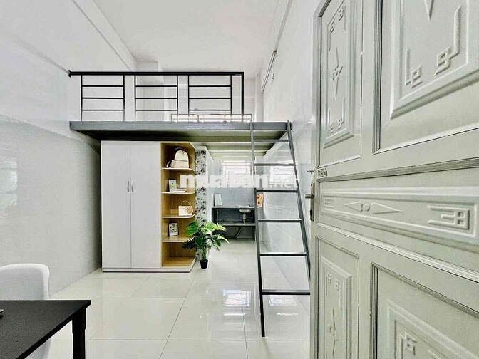 Cửa sổ thoáng full nội thất gác cao đi bộ qua Văn Lang