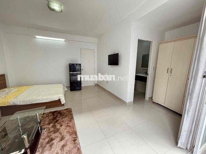 Phòng rộng tách bếp bancol siêu to - Có thang máy
