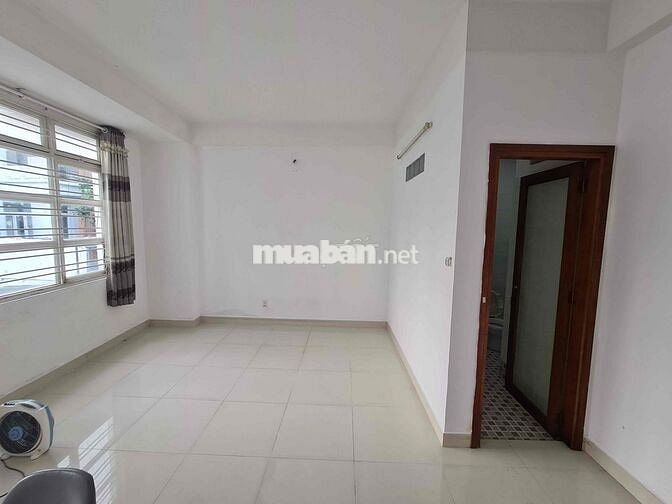Cho thuê trọ y hình, có ban công, wc siêu rộng