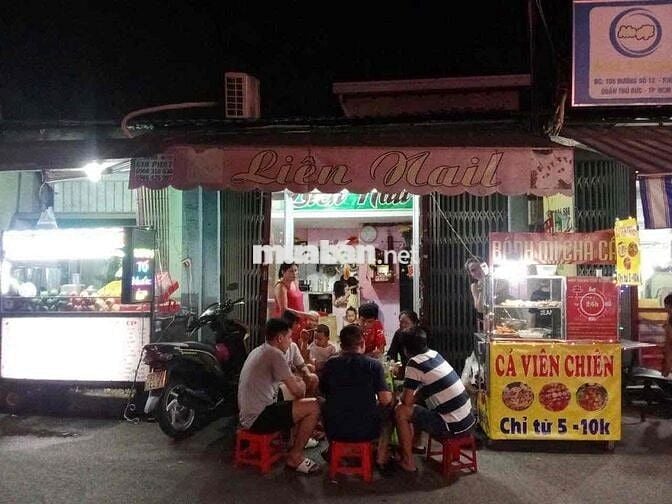 Cần sang lại mặt bằng bán bánh mì và trà chanh