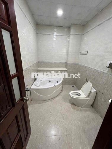 phòng trọ cao cấp. có ban công. rộng 50m2. mặt tiền đường lớn.