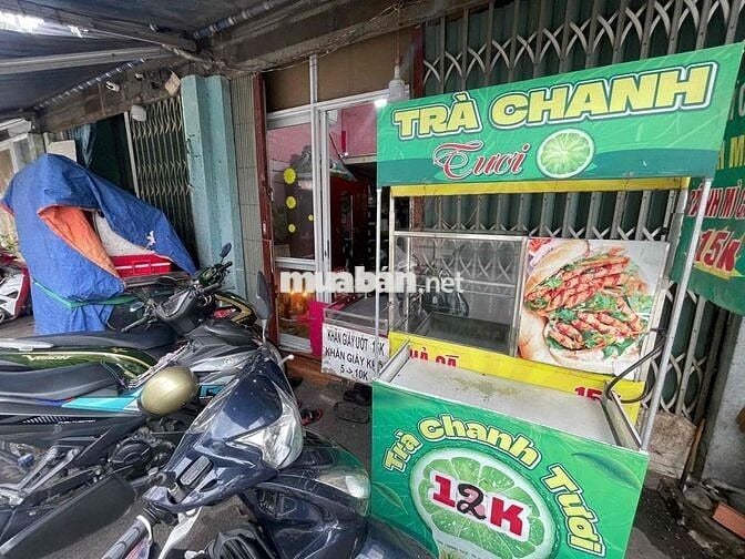 Cần sang lại mặt bằng bán bánh mì và trà chanh