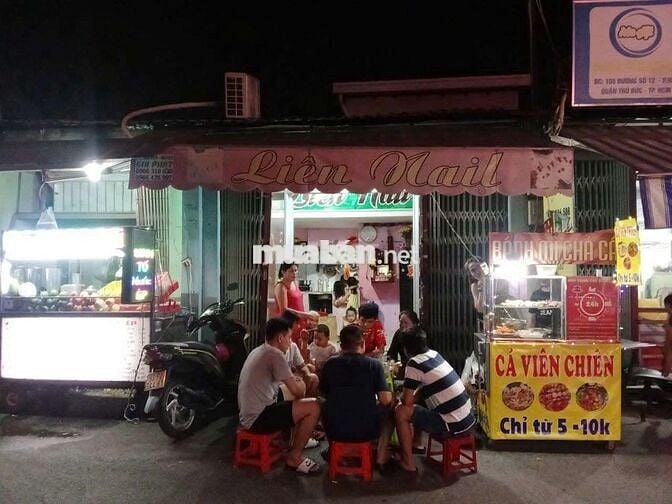 Cần sang lại mặt bằng bán bánh mì và trà chanh