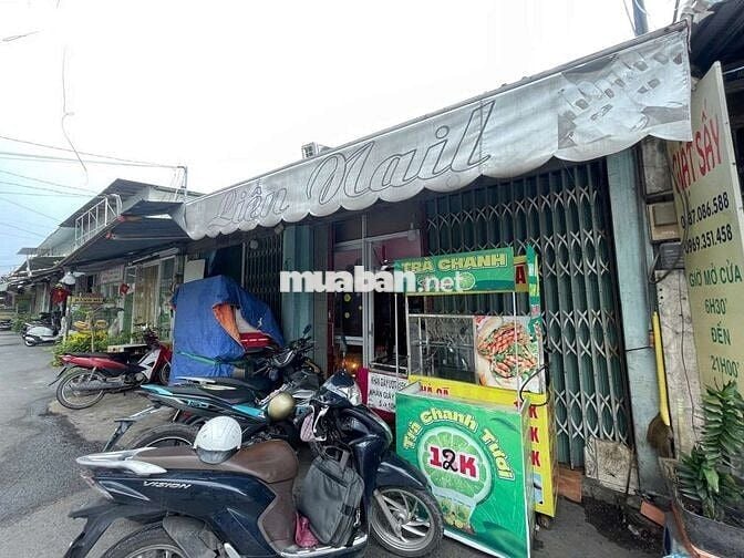 Cần sang lại mặt bằng bán bánh mì và trà chanh