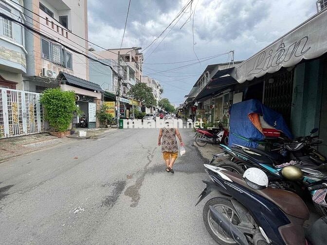 Cần sang lại mặt bằng bán bánh mì và trà chanh