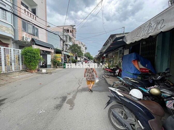 Cần sang lại mặt bằng bán bánh mì và trà chanh
