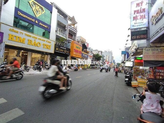99triệu/m. 3 tầng 10PN 11 WC. Hẻm 8m Thông. Trong chợ, kinh doanh tốt.