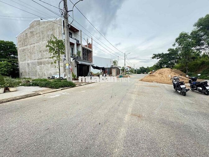 BÁN ĐẤT MẶT TIỀN TRƯỜNG ĐÚC GẦN NGÃ TƯ ÚT TỊCH VỊ TRÍ KINH DOANH TỐT