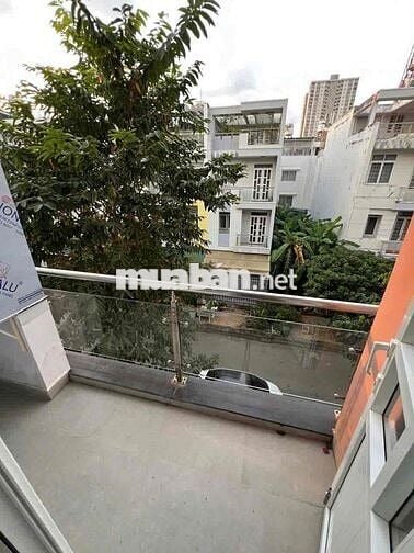 phòng trọ cao cấp. có ban công. rộng 50m2. mặt tiền đường lớn.