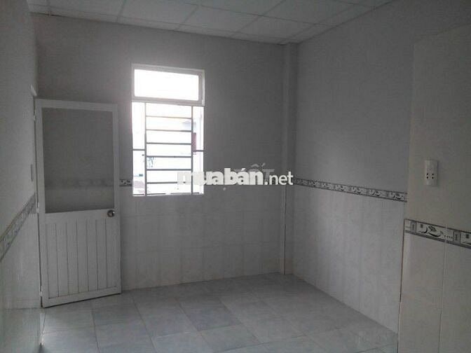 99triệu/m. 3 tầng 10PN 11 WC. Hẻm 8m Thông. Trong chợ, kinh doanh tốt.