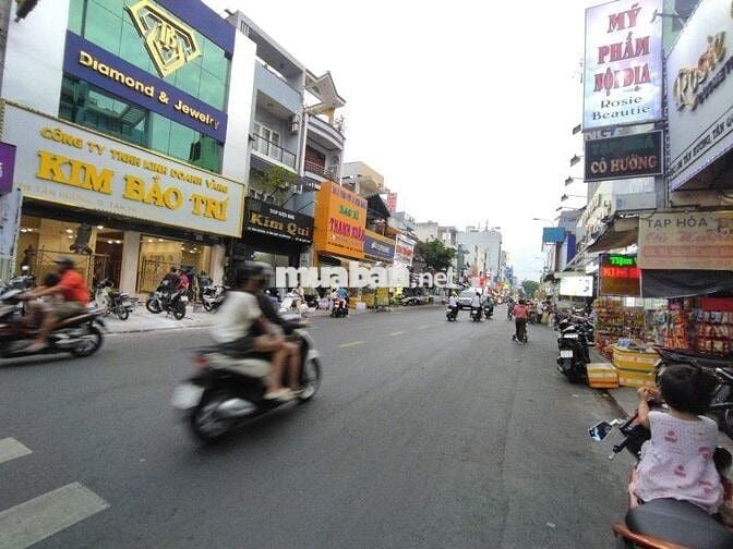 99triệu/m. 3 tầng 10PN 11 WC. Hẻm 8m Thông. Trong chợ, kinh doanh tốt.