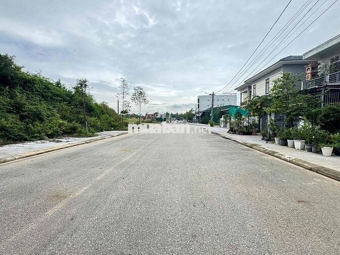 BÁN ĐẤT MẶT TIỀN TRƯỜNG ĐÚC GẦN NGÃ TƯ ÚT TỊCH VỊ TRÍ KINH DOANH TỐT