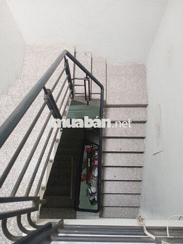 99triệu/m. 3 tầng 10PN 11 WC. Hẻm 8m Thông. Trong chợ, kinh doanh tốt.