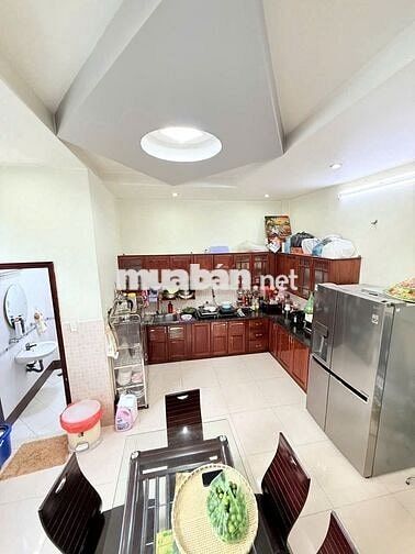 Nhà ngay trung tâm Quận 6 61M2 HXH 10 TỶ