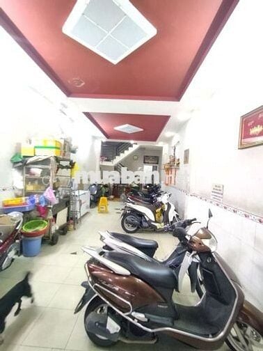 99triệu/m. 3 tầng 10PN 11 WC. Hẻm 8m Thông. Trong chợ, kinh doanh tốt.