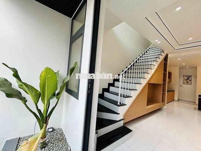 BÁN NHÀ FULL NỘI THẤT CAO CẤP SÁT ĐƯỜNG 43m GẦN BÀU VÁ GIÁ TỐT