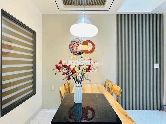 BÁN NHÀ FULL NỘI THẤT CAO CẤP SÁT ĐƯỜNG 43m GẦN BÀU VÁ GIÁ TỐT