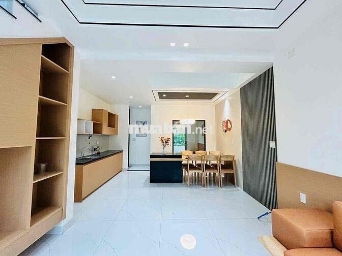 BÁN NHÀ FULL NỘI THẤT CAO CẤP SÁT ĐƯỜNG 43m GẦN BÀU VÁ GIÁ TỐT