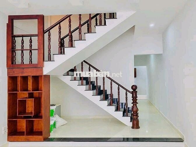 Nhà mới đep,dt 5*12m,1lau,3pn,2wc,hẽm xe tải, gần chợ