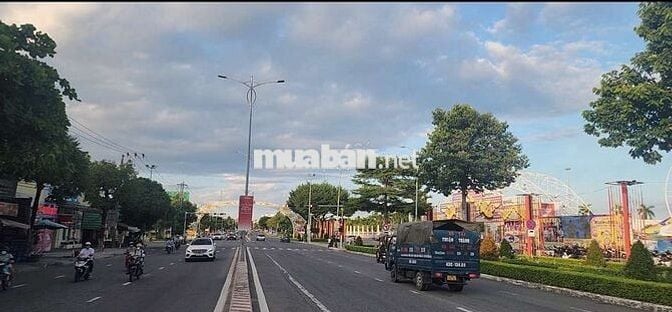 Đất 250m Đường Cách Mạng Tháng 8 sát Xuân Thủy, Hội Chợ Triễn Lãm