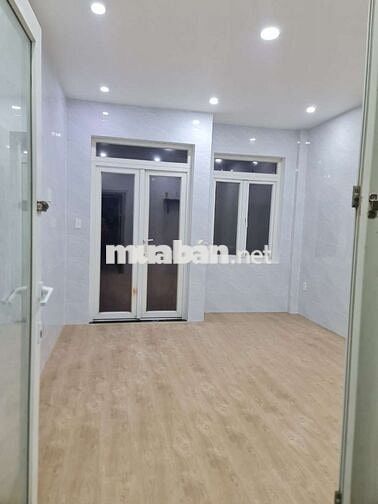 Nhà 1 trệt 1 lửng 2 lầu 4 phòng ngủ.mới xây cho thuê 12 triệu