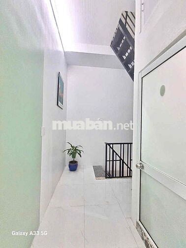 BÁN NHÀ 2 LẦU MỚI- ĐƯỜNG TÂN TRÀO- NGAY BẾN NINH KIỀU- CẦN THƠ