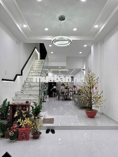 BÁN NHÀ 3 TẦNG LÊ VĂN QUỚI GẦN MẶT TIỀN ĐƯỜNG SÁT 4 XÃ
