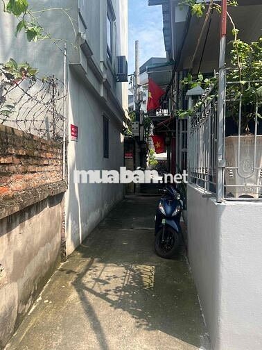 chủ gửi bán đất tặng nhà 2tầng thượng thanh long biên