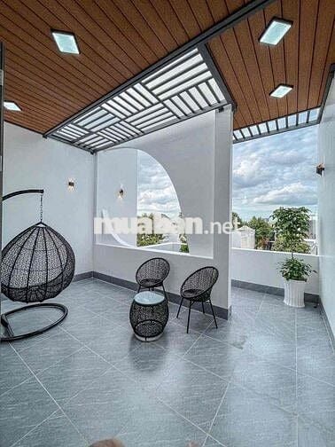 NHÀ PHỐ MỚI XÂY 1 TRỆT 2 LẦU - KDC HỒNG LOAN - ĐỐI DIỆN BẾN XE TPCT