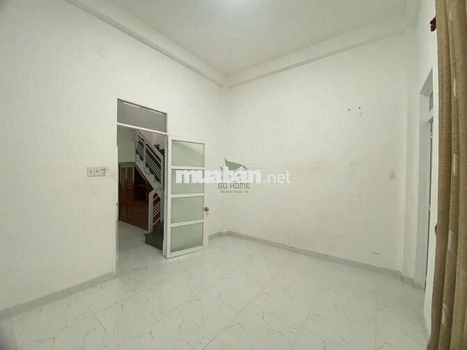 CHO THUÊ NHÀ CÓ SÂN VƯỜN 3 PHÒNG NGỦ HẺM Ô TÔ ĐƯỜNG HOÀNG DIỆU