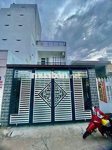 CHO THUÊ NHÀ CÓ SÂN VƯỜN 3 PHÒNG NGỦ HẺM Ô TÔ ĐƯỜNG HOÀNG DIỆU