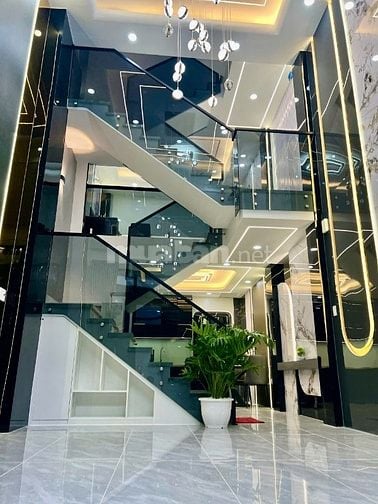 Nhà xây mới 100%. Giá chỉ 6tỷ7. 