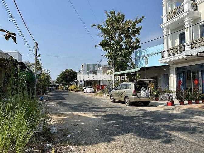 Nền đẹp giá rẻ, đường số 5, khu trung tâm thương mại Phong Điền