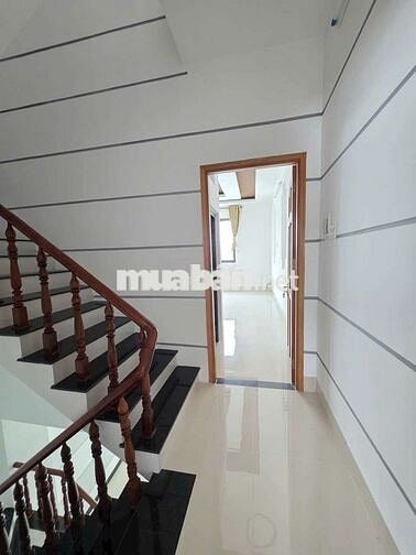 NHÀ 2 LẦU RỘNG RÃI - LIÊN TỔ 1-2 NGUYỄN VĂN CỪ