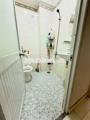 Nhà mới 3 lầu Cao Đạt & Trần Bình Trọng