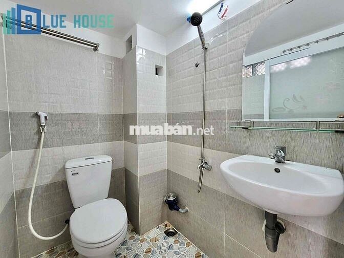 CĂN HỘ BAN CÔNG RIÊNG NGAY CỘNG HOÀ GẦN VAA-GREENWICH.