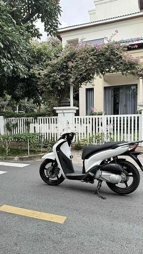 cần bán xe sh hàng 3 cục đời 2011 gia 95 tai q12