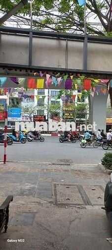 Cần bán nhà riêng ngay sát mặt đường Đại La