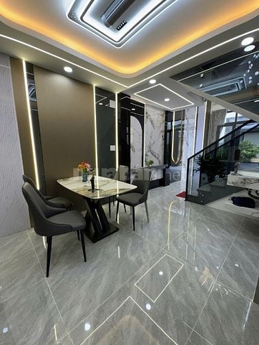 Nhà xây mới 100%. Giá chỉ 6tỷ7. 