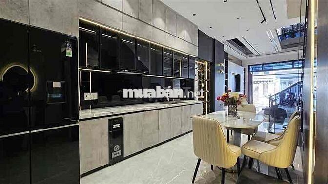 Nhà đẹp hẻm xe hơi - Trung tâm q7 - Nhỉnh 6 tỷ - 70m2 - tặng nội thất