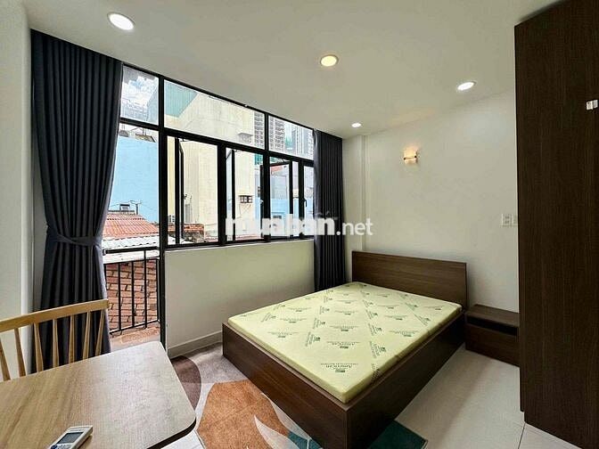 CHO THUÊ CHDV CÓ BAN CÔNG THANG MÁY - GẦN VÒNG XOAY PHÙ ĐỔNG Q1