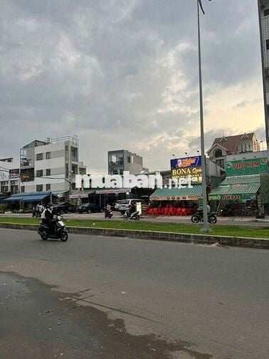 Cho thuê nhà nguyên căn mặt tiền đường Hoàng Trọng Mậu