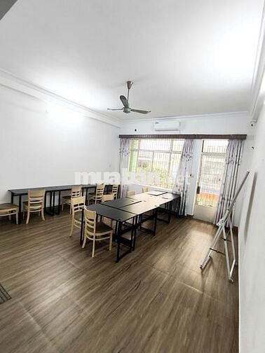 CHÍNH CHỦ CHO THUÊ SÀN VĂN PHÒNG 40M2 CÓ BAN CÔNG RỘNG RÃI GẦN ETOWN
