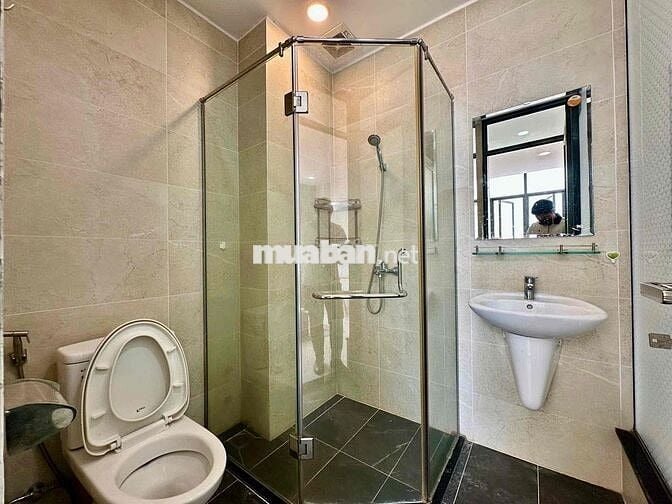 CHO THUÊ CHDV CÓ BAN CÔNG THANG MÁY - GẦN VÒNG XOAY PHÙ ĐỔNG Q1