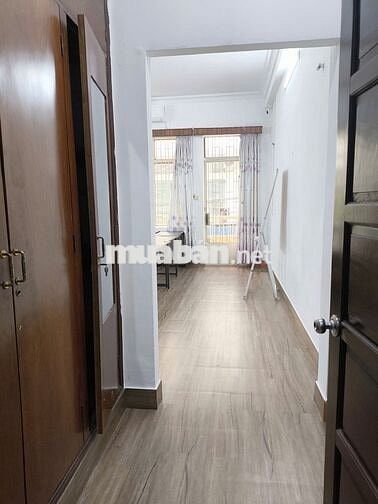 CHÍNH CHỦ CHO THUÊ SÀN VĂN PHÒNG 40M2 CÓ BAN CÔNG RỘNG RÃI GẦN ETOWN